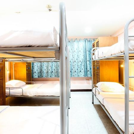 Hostel 8 Sukhumvit Soi 8 Bangkok Exterior photo