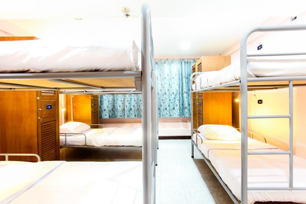 Hostel 8 Sukhumvit Soi 8 Bangkok Exterior photo